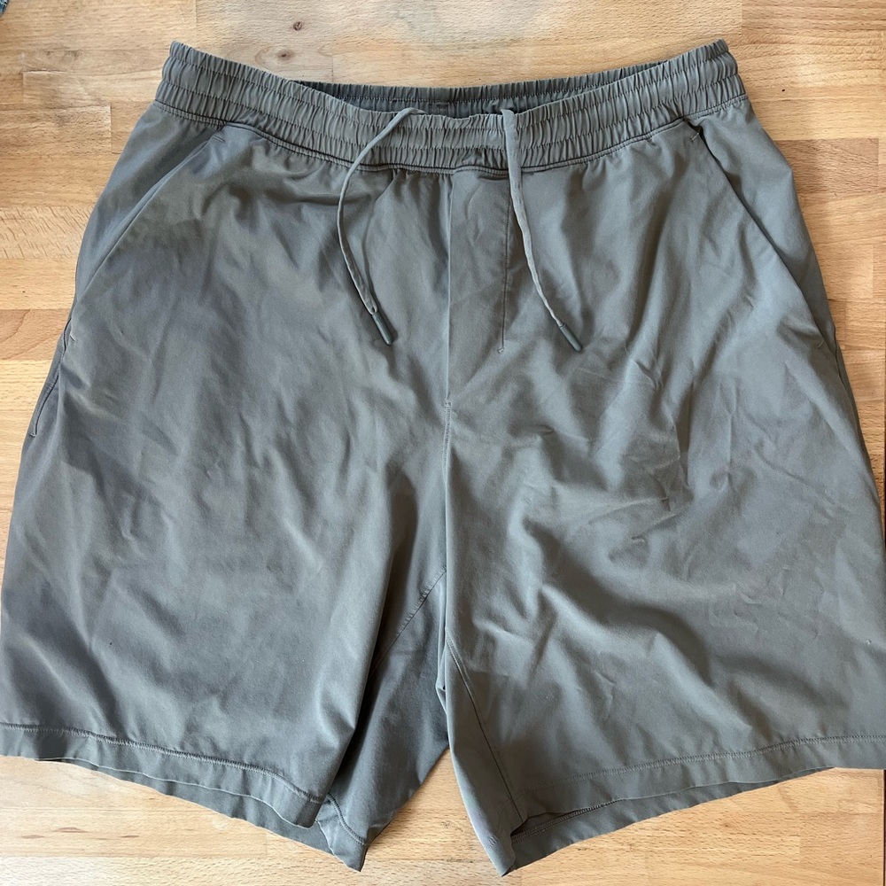 Lululemon Men’s Pace Breaker Short 9” Lined Large